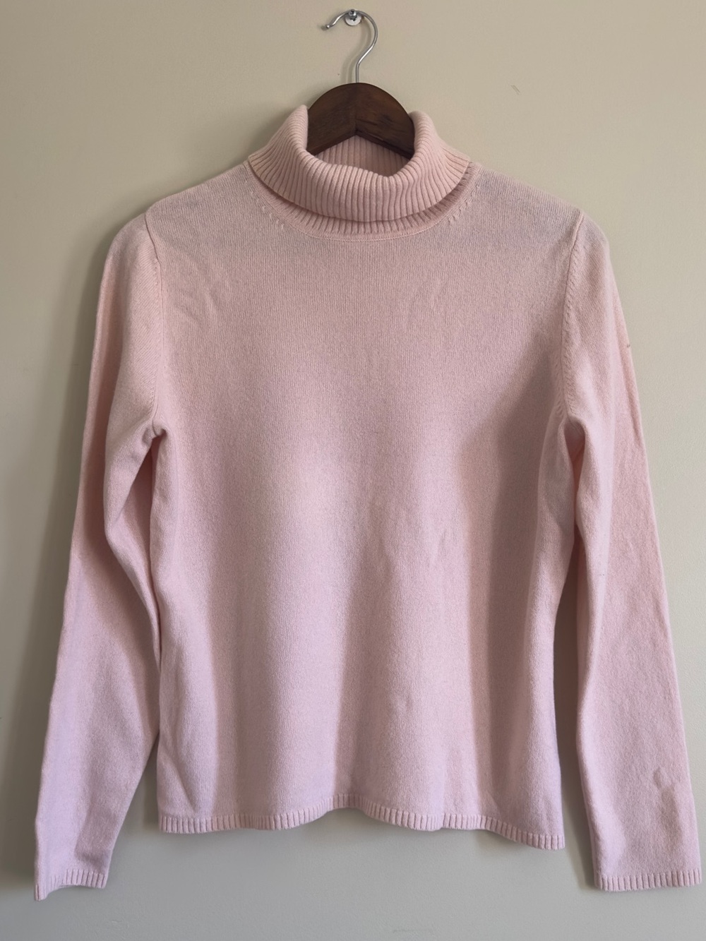 100% Cashmere Knit Turtleneck Sweater in Baby Pink